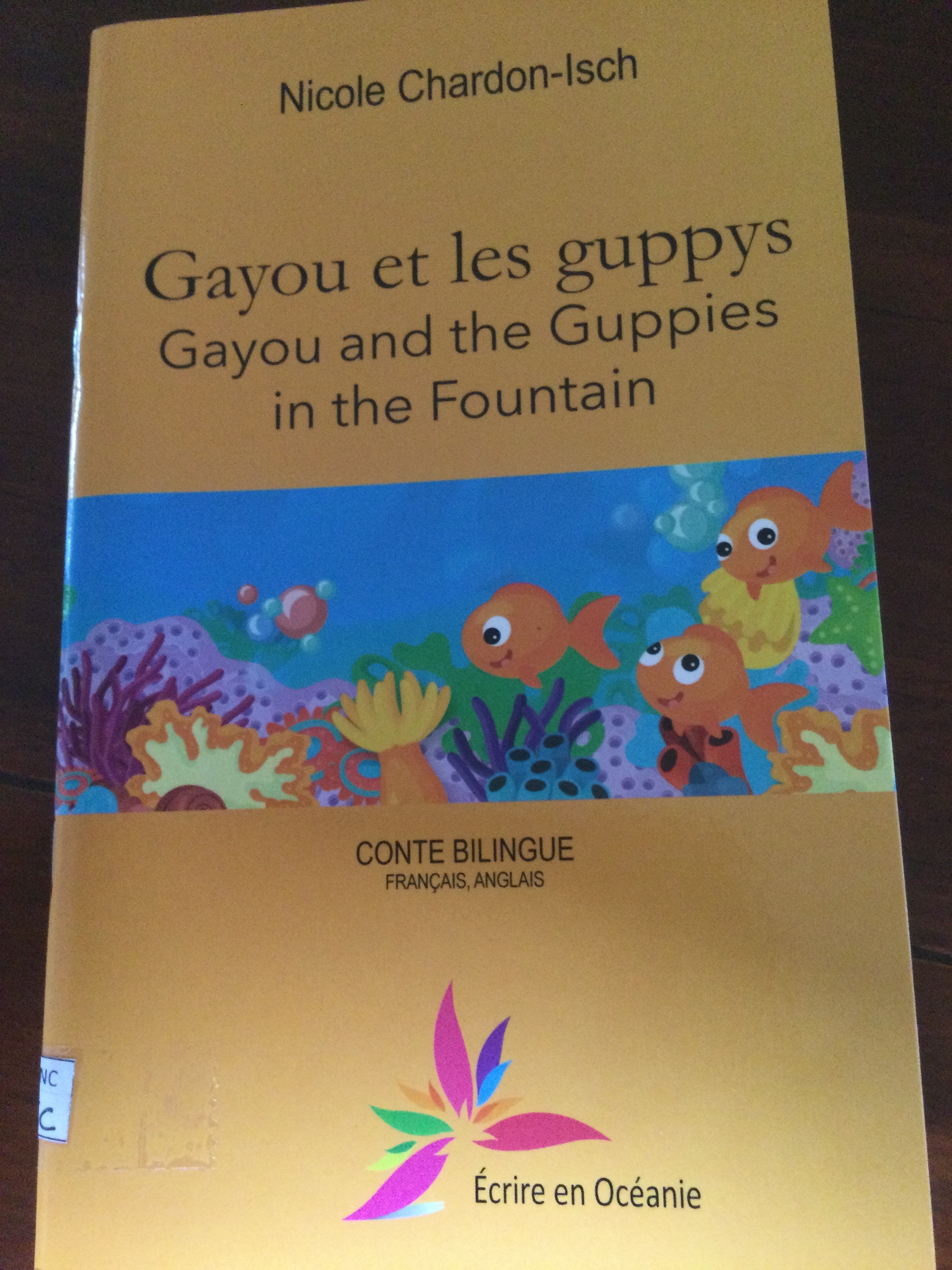 Gayou et les guppys - Click to enlarge picture.