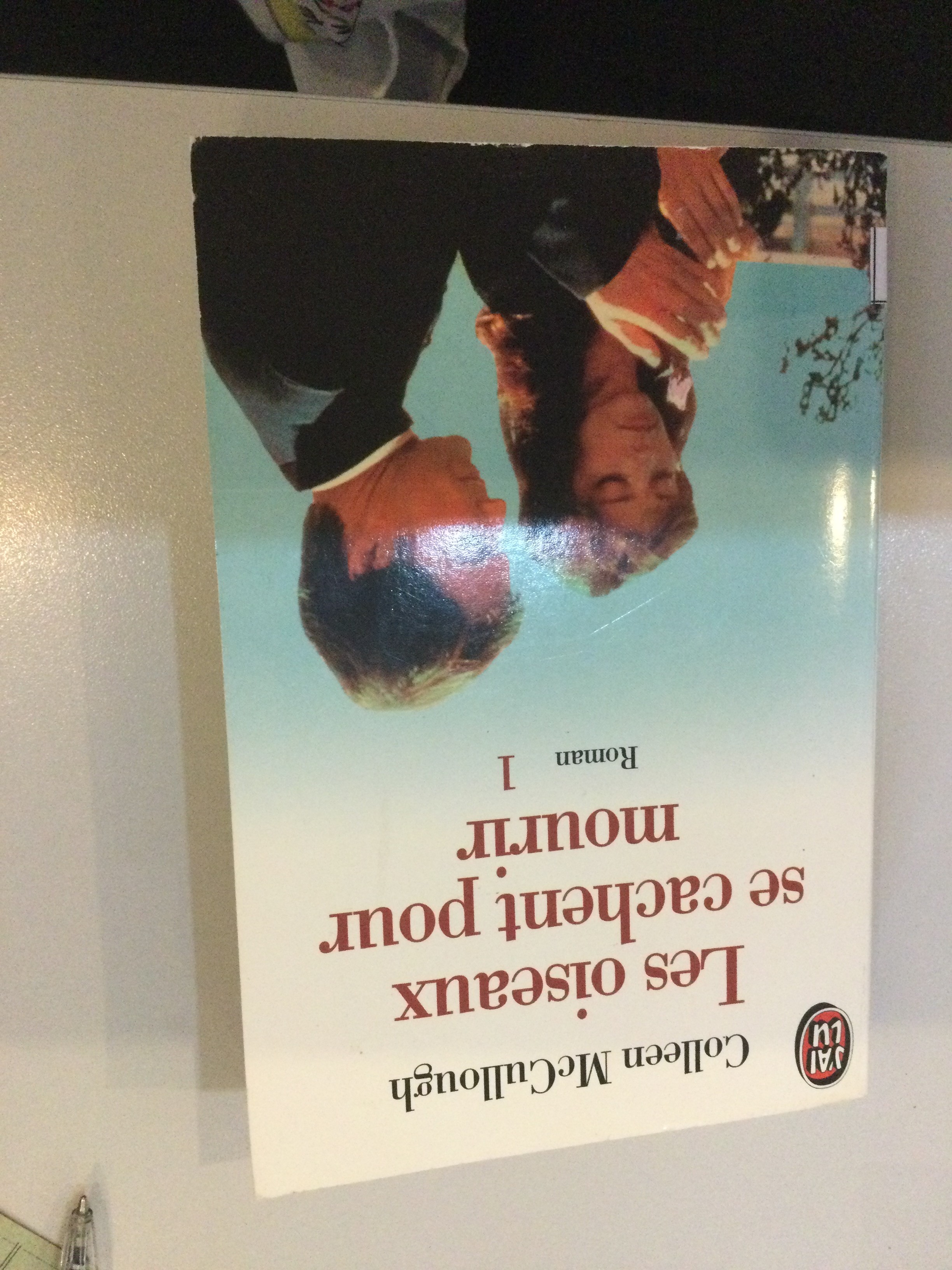 Les oiseaux se cachent pour mourir 1 - Click to enlarge picture.