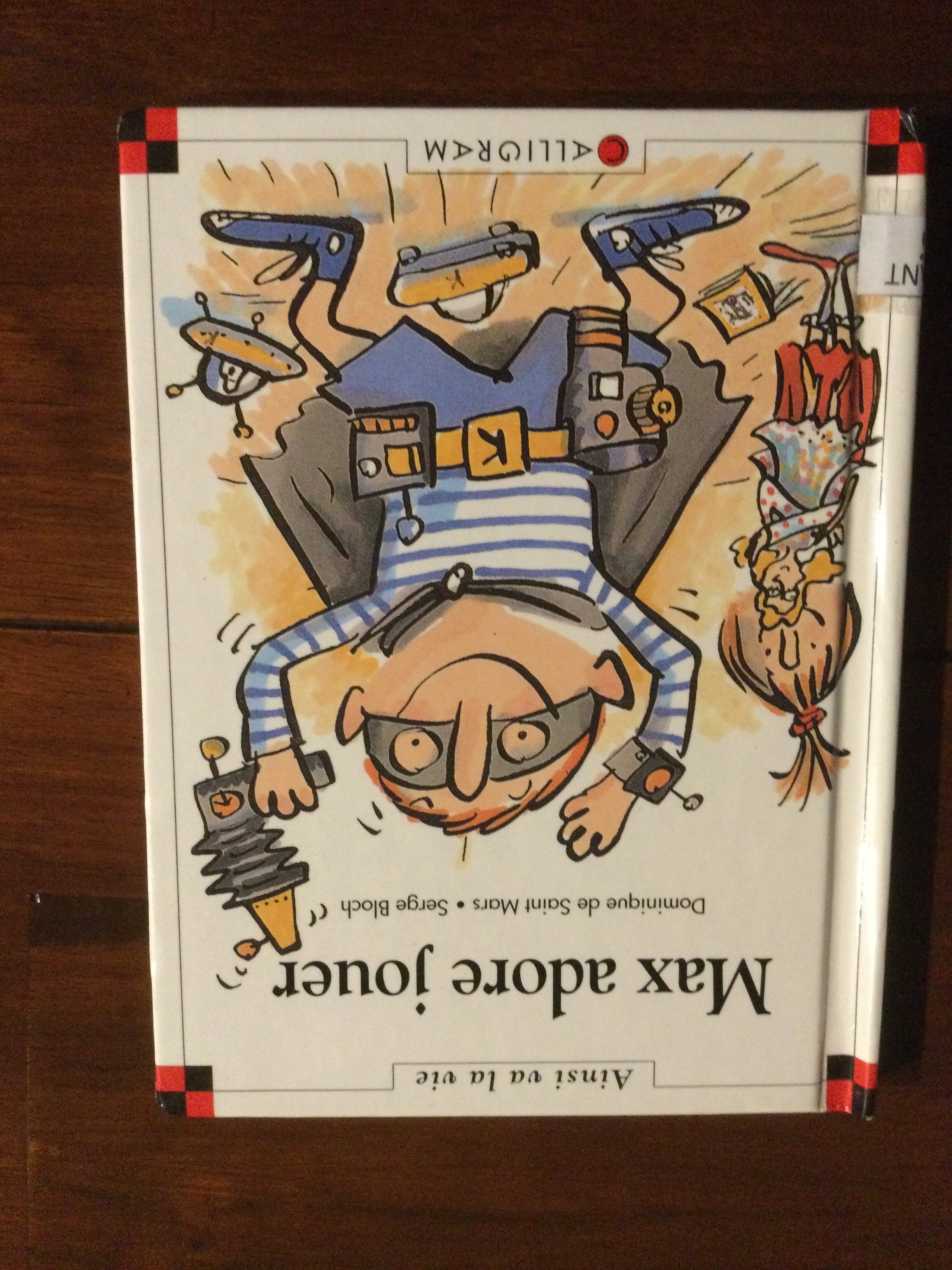 Max adore jouer - Click to enlarge picture.