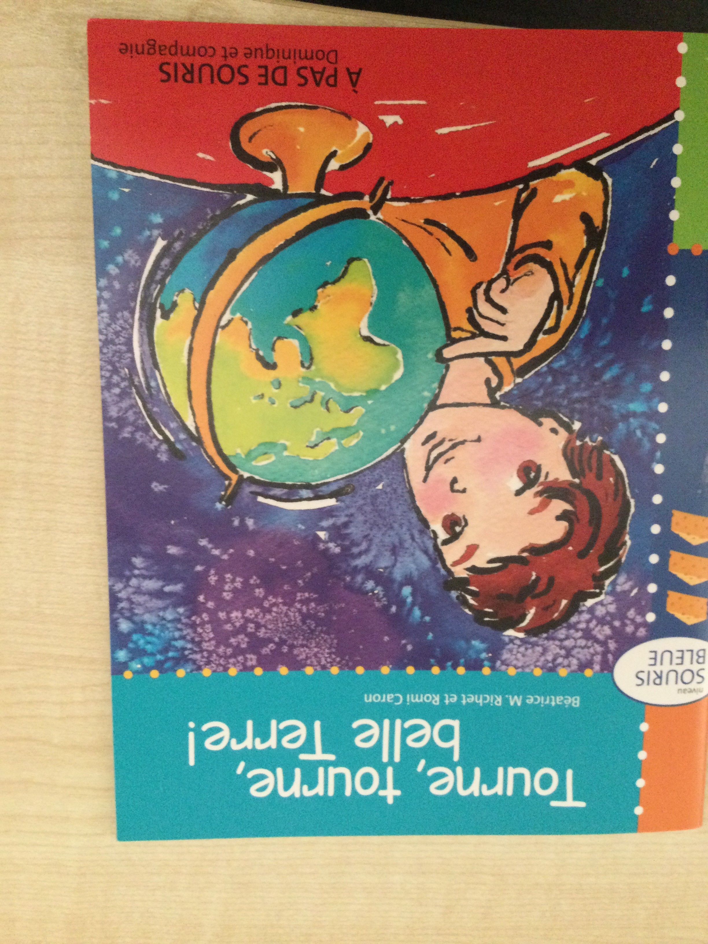 Tourne, tourne, belle Terre! - Click to enlarge picture.